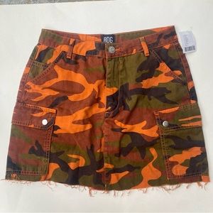 New NWT BDG Urban Outfitters orange brown Camo army camouflage raw mini skirt S